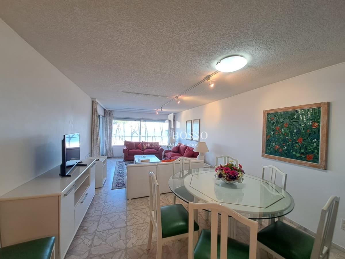 Apartamento en Venta de 2 dormitorios en Edificio I´marangatu, Playa Mansa , Punta del Este