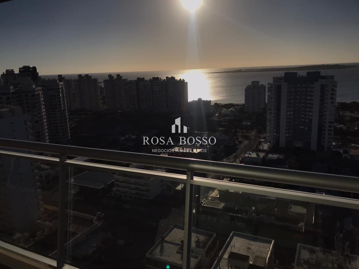 Espectacular departamento, de 3 dormitorios, a la venta en Punta del Este