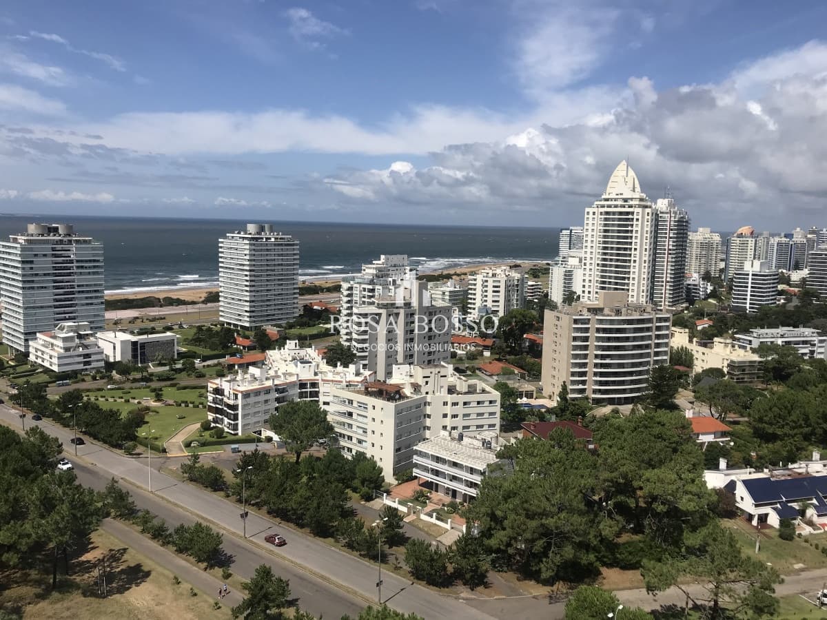 Apartamento en Torre One II. Al frente. unidad de 1 dormitorio en Punta del Este