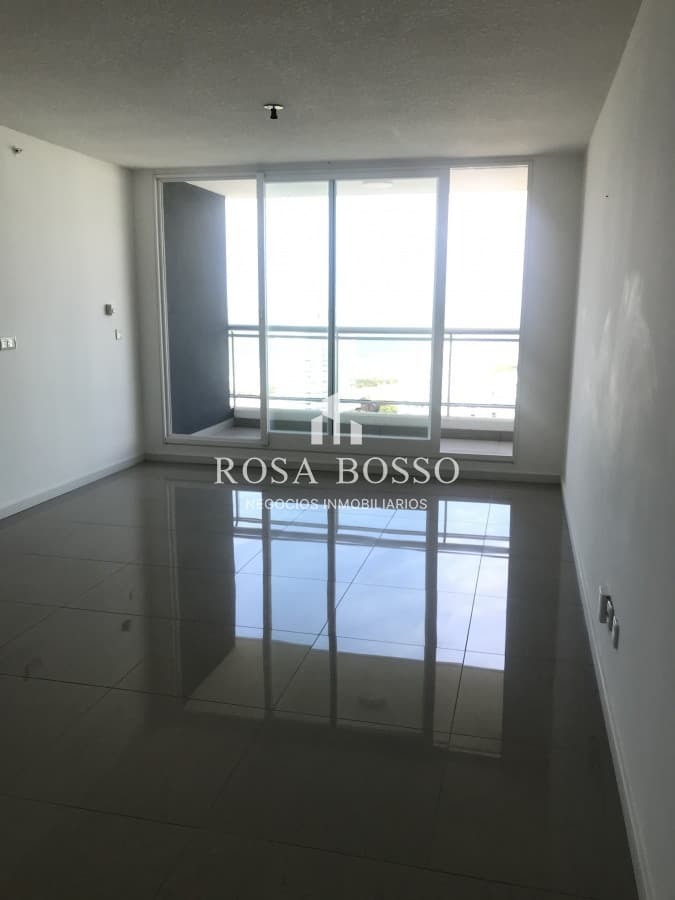 Apartamento en Torre One II. Al frente. unidad de 1 dormitorio en Punta del Este
