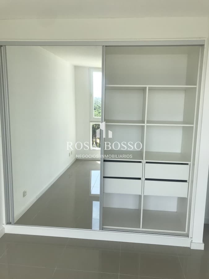 Apartamento en venta, Zona de Playa Brava.