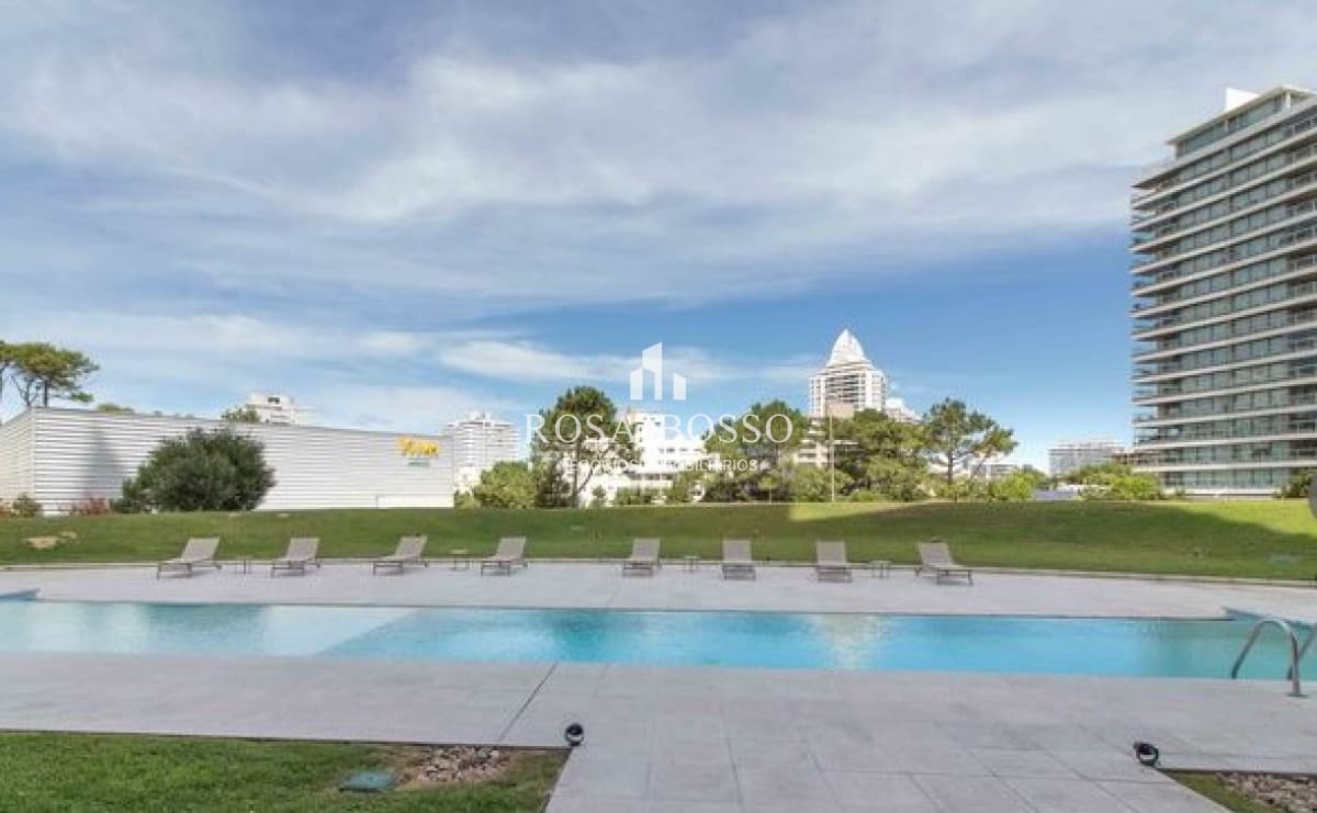 Apartamento en Torre One II. Al frente. unidad de 1 dormitorio en Punta del Este