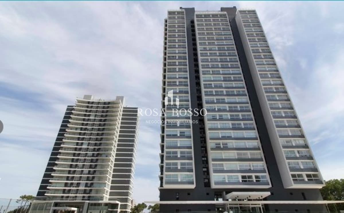 Apartamento en Torre One II. Al frente. unidad de 1 dormitorio en Punta del Este