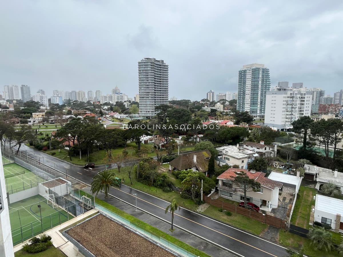 Apartamento en venta de 2 dormitorios en Miami Boulevard Tower, Punta del Este.