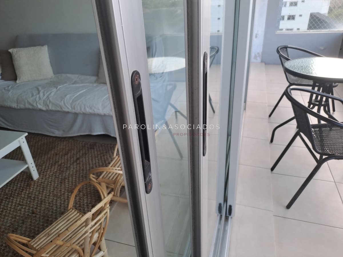 Vende apartamento de 3 dormitorios y excelentes amenities en Mansa Punta del Este