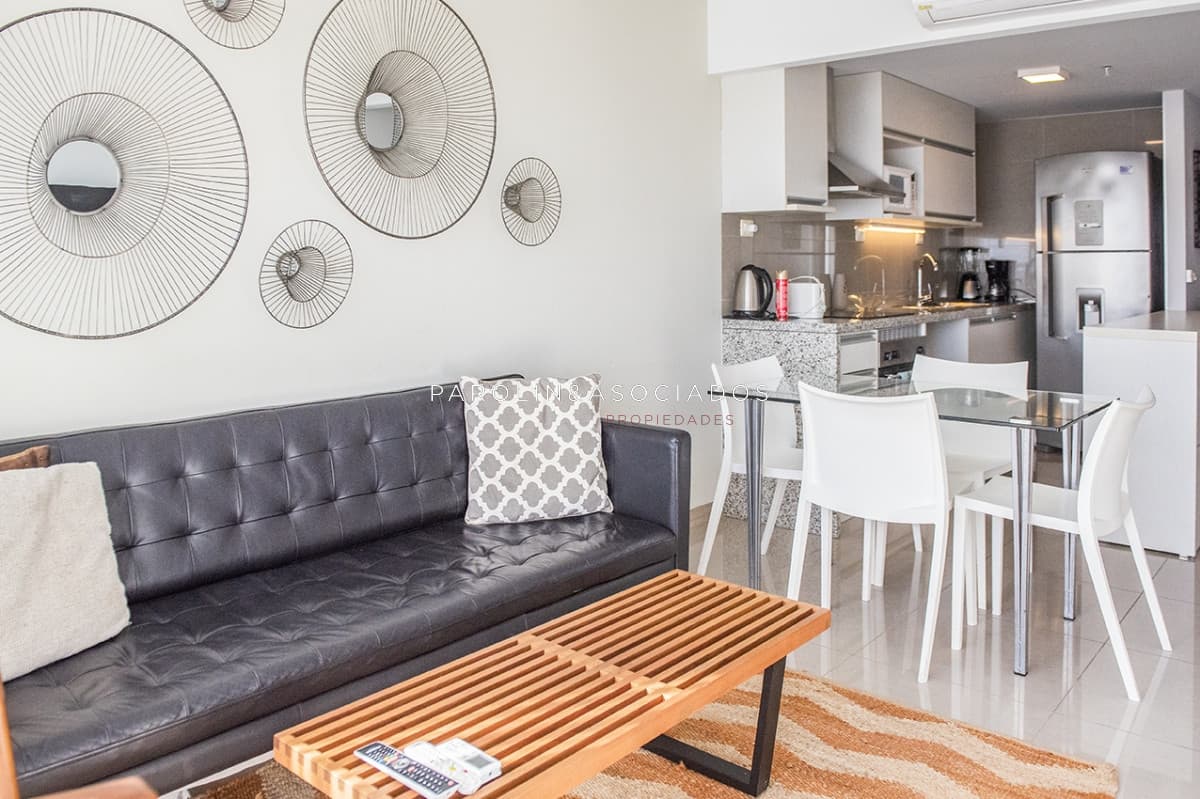 Piso alto con vista panoramica, 1 dormitorio y medio en venta. Punta del Este