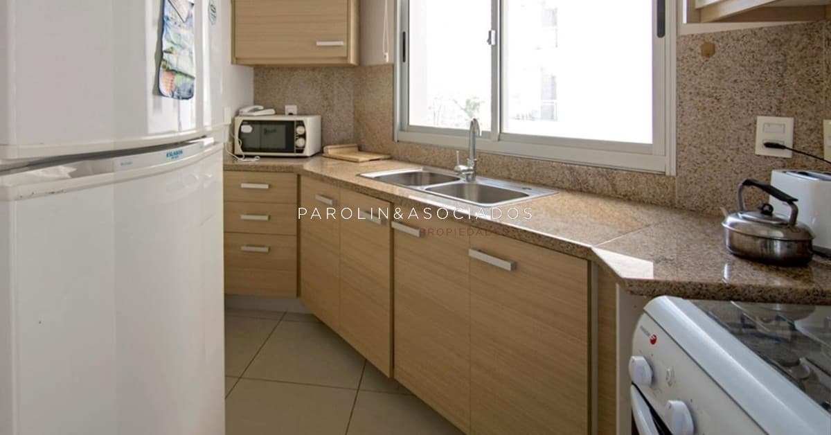 Lindo apartamento en venta de 2 dormitorios en Ocean Drive, Punta del Este.