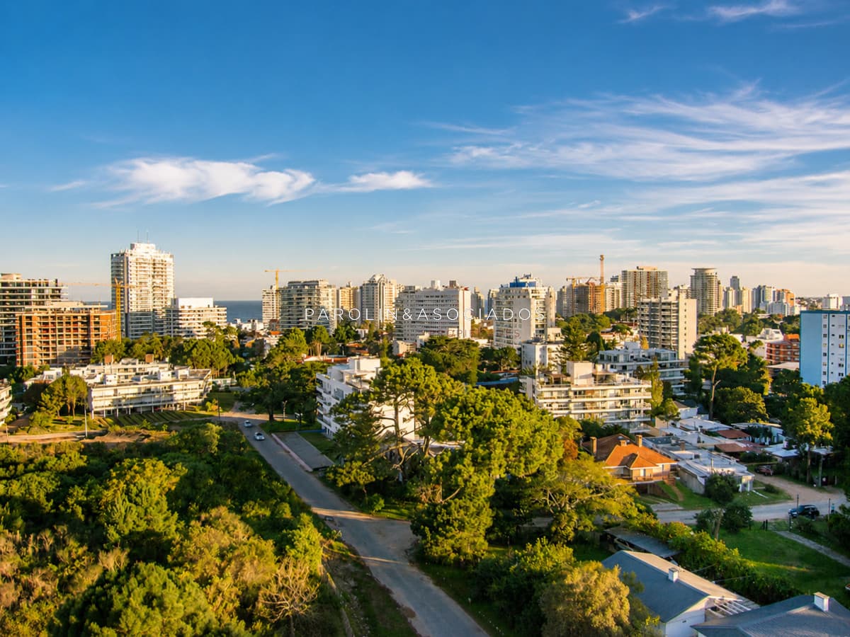 Vende apartamento de 3 dormitorios en Punta del Este
