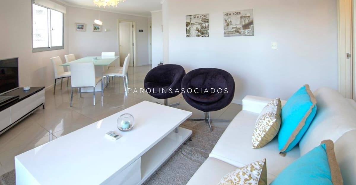 Lindo apartamento en venta de 2 dormitorios en Ocean Drive, Punta del Este.