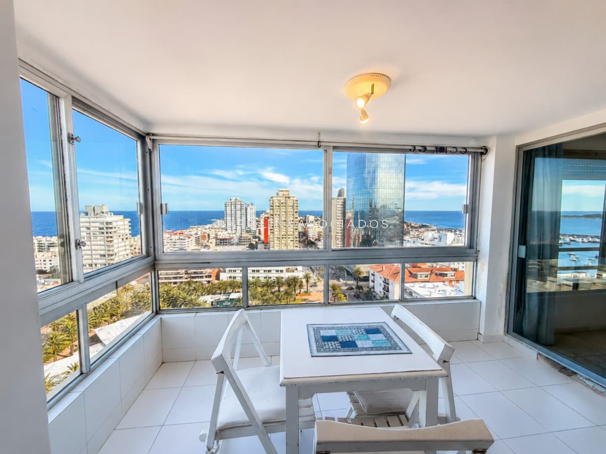 En venta en torre Libertador, apartamento de 3 dormitorios con vista agradable entorno