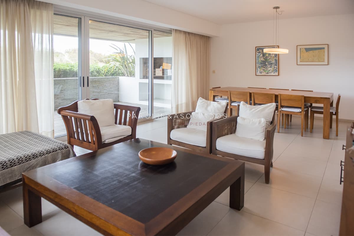 Apartamento en venta de 2 dormitorio edificio Brava 28, Punta del Este.