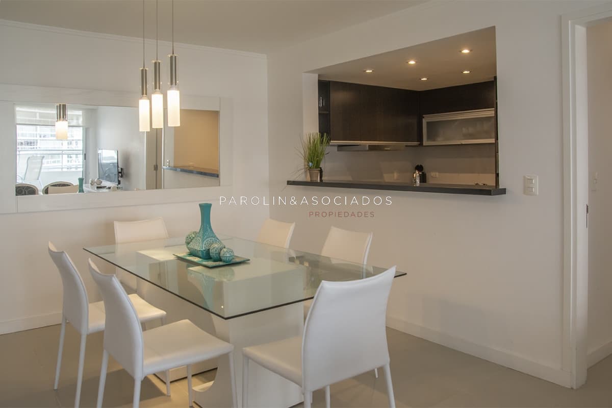 Apartamento en venta de 3 dormitorios en Forest Tower , Punta del este