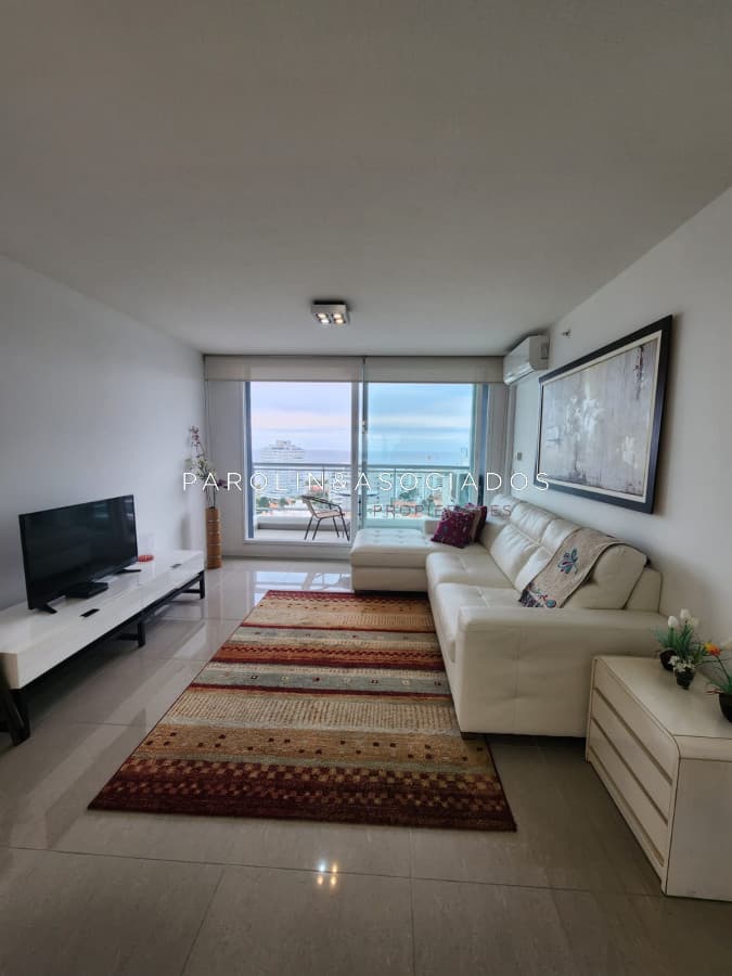 Apartamento en venta de 1 dormitorio con vista al mar en torre One II, Punta del Este.
