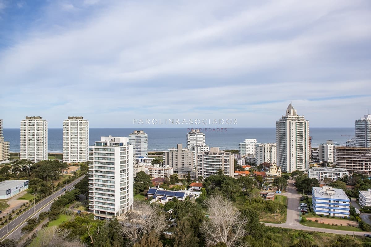 Se vende apartamento en ocean drive II de 3 dormitorios, Punta del Este.