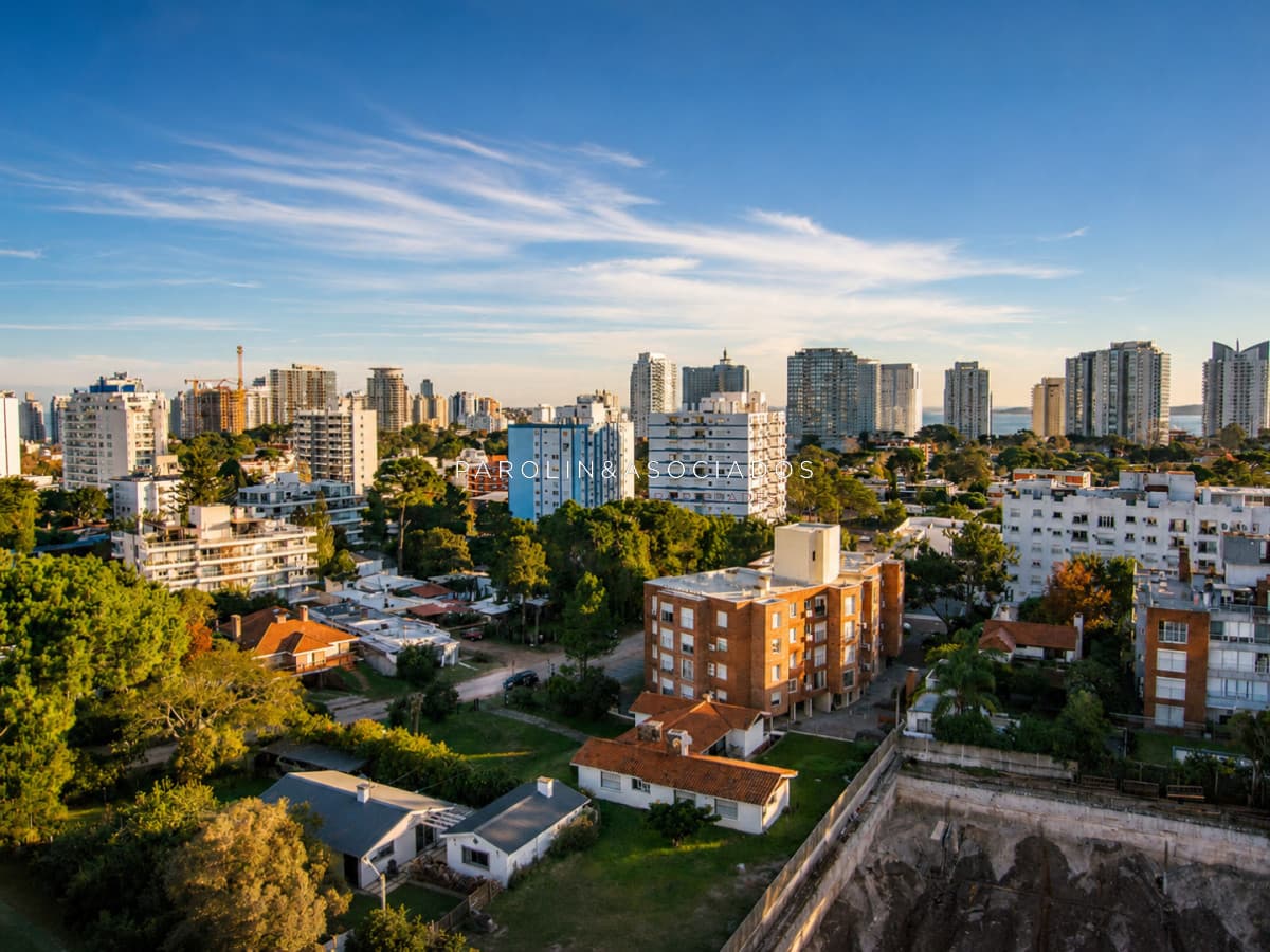Vende apartamento de 3 dormitorios en Punta del Este