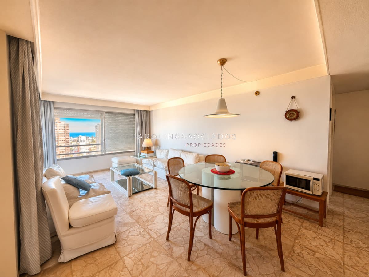 En venta en torre Libertador, apartamento de 3 dormitorios con vista agradable entorno