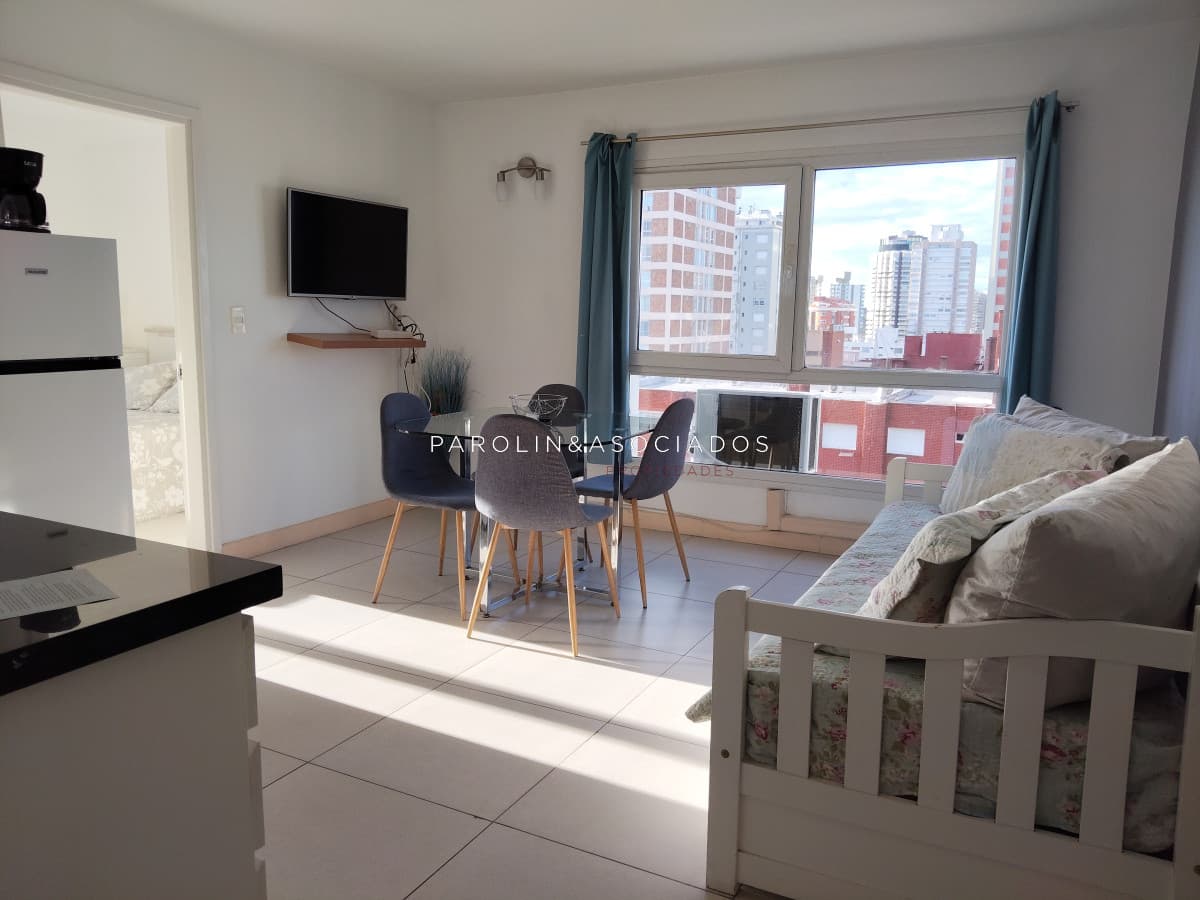 Apartamento en venta de 1 dormitorio en Lux Tower, Punta del Este.