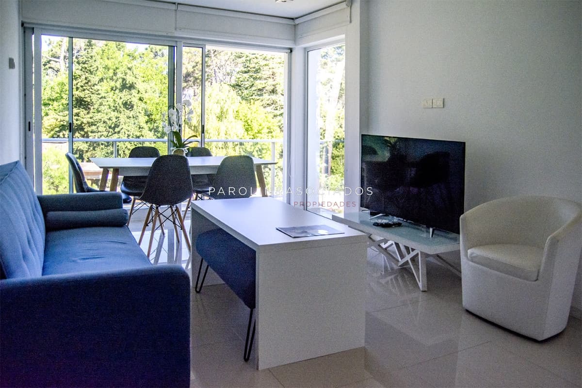Apartamento en venta de 3 dormitorios en Punta del Este.