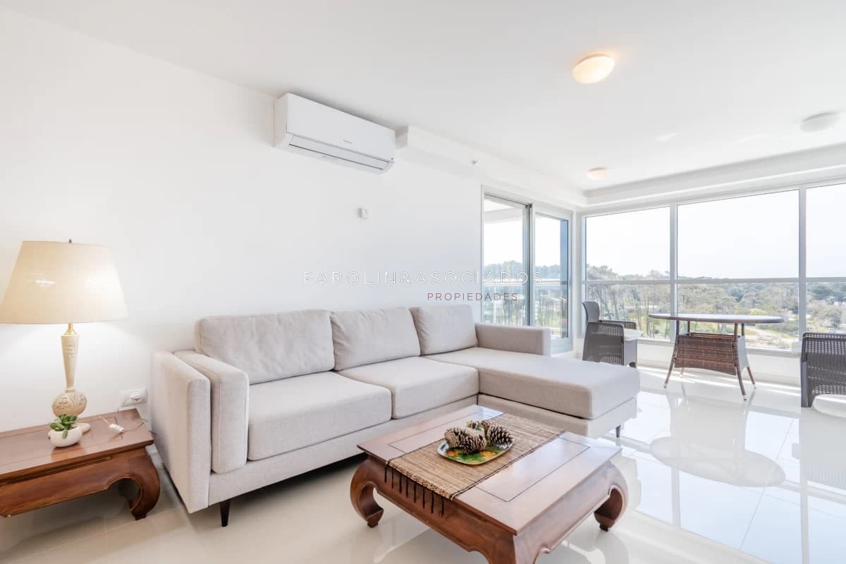 Apartamento en venta de 2 dormitorios en Look Brava Tower, Punta del Este.