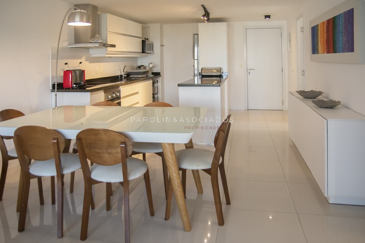 Apartamento en venta en Torre Esmeralda de 3 dormitorios, en Punta del Este