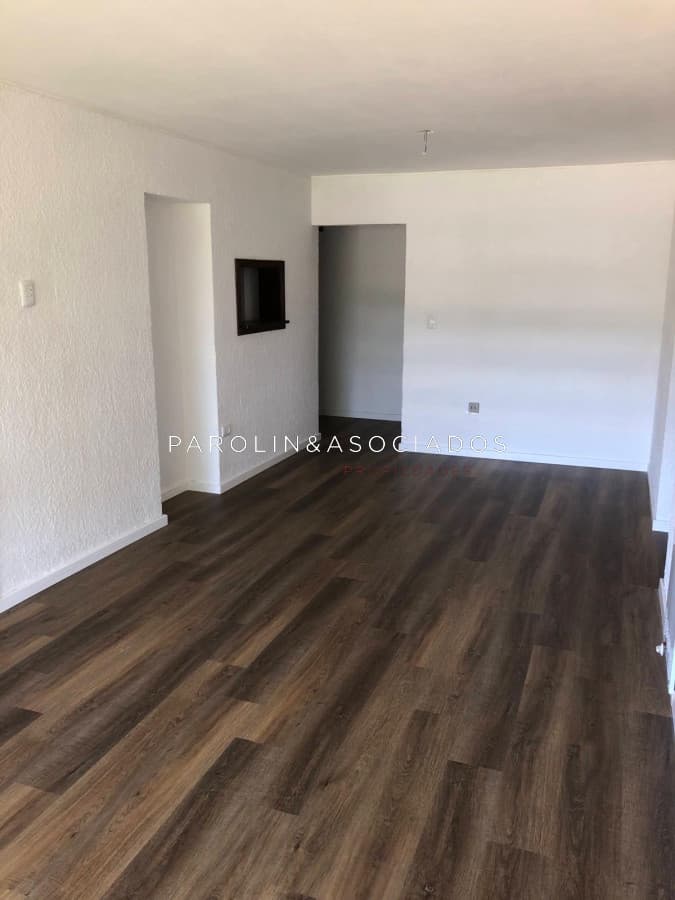 Vende apartamento de 3 dormitorios en Playa Mansa, Punta del Este