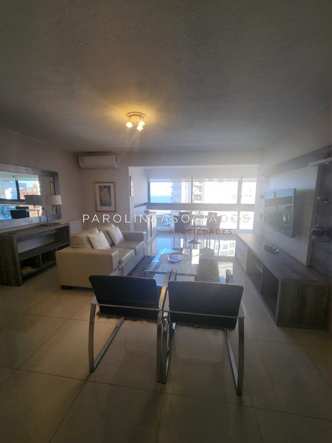 Vende apartamento en Brava, Punta del Este de 2 dormitorios.