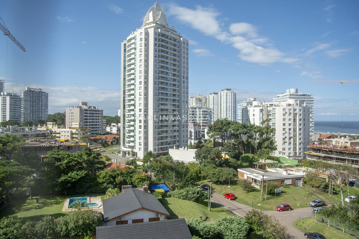 Apartamento en venta en Torre Esmeralda de 3 dormitorios, en Punta del Este
