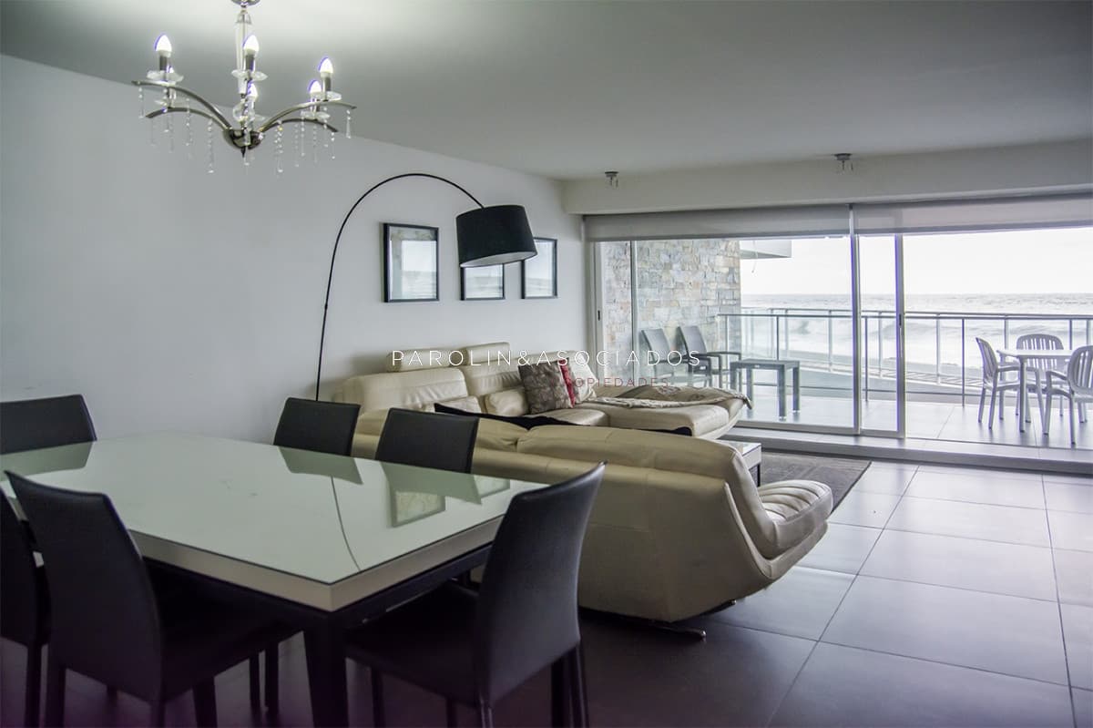 Apartamento en venta de 3 dormitorios en Edificio Bonaire, Punta del Este.