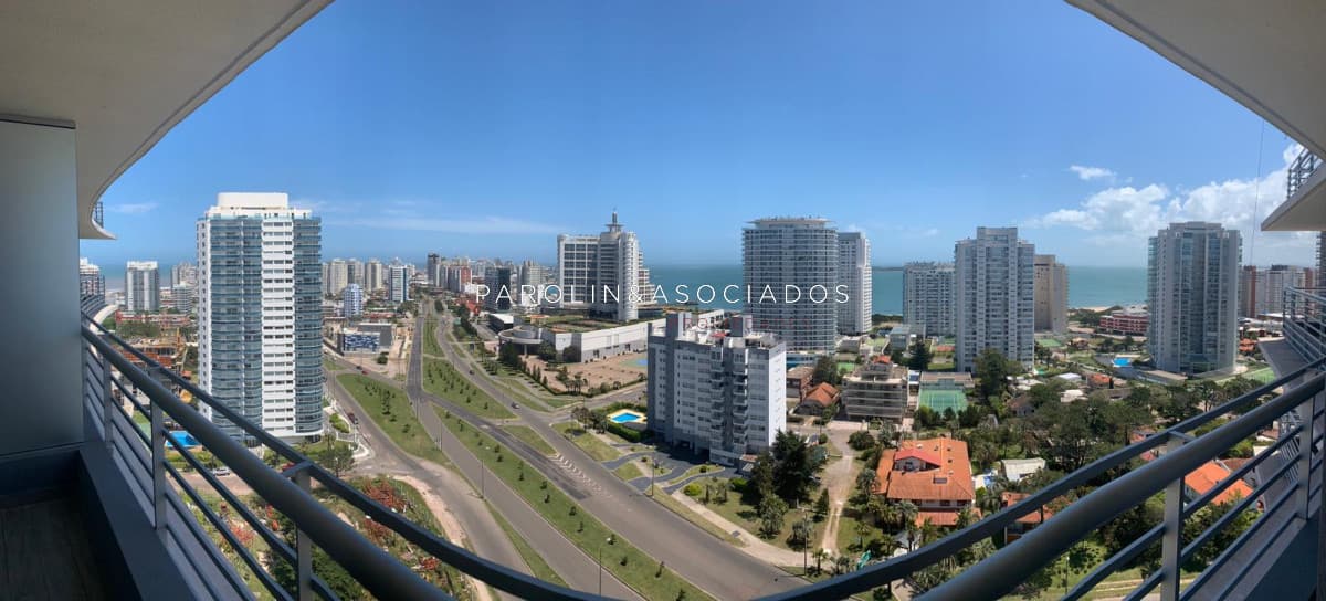 Apartamento en venta de 2 dormitorios en Alexander Boulevard, Punta del Este.