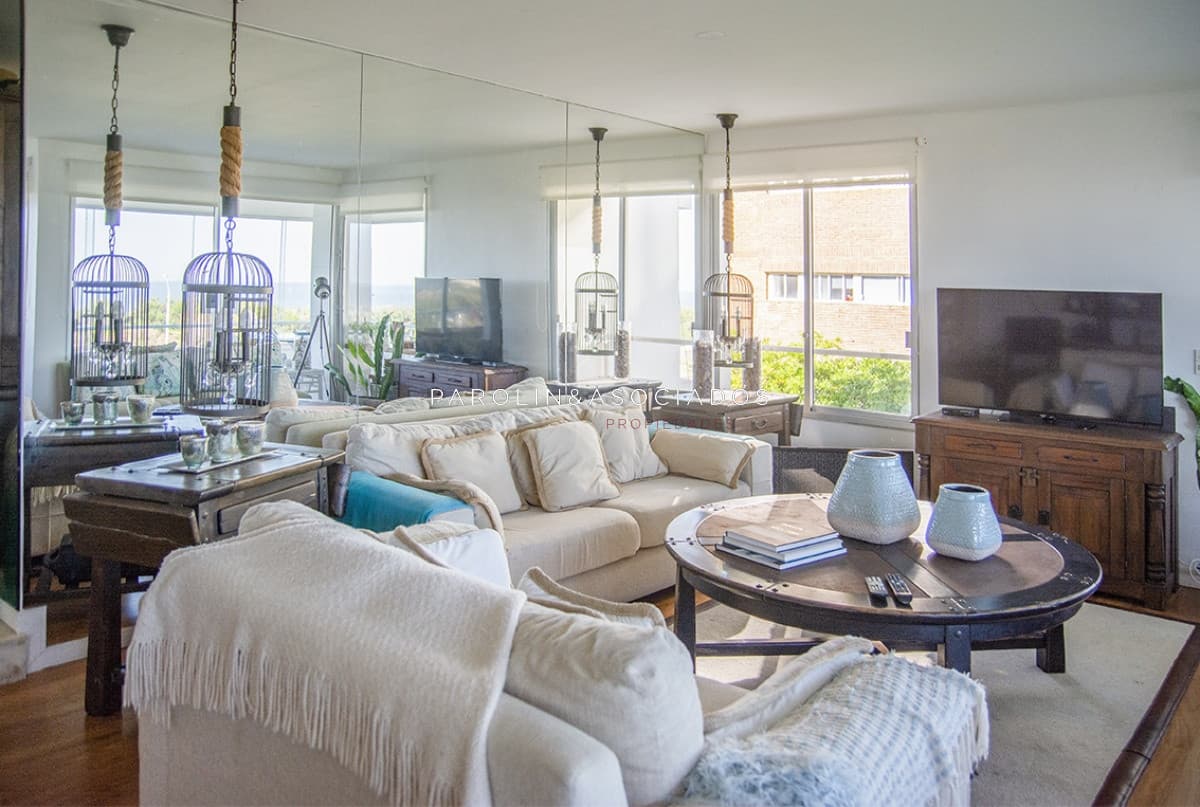 Apartamento en venta 3 dormitorios en Esturión, Punta del Este.