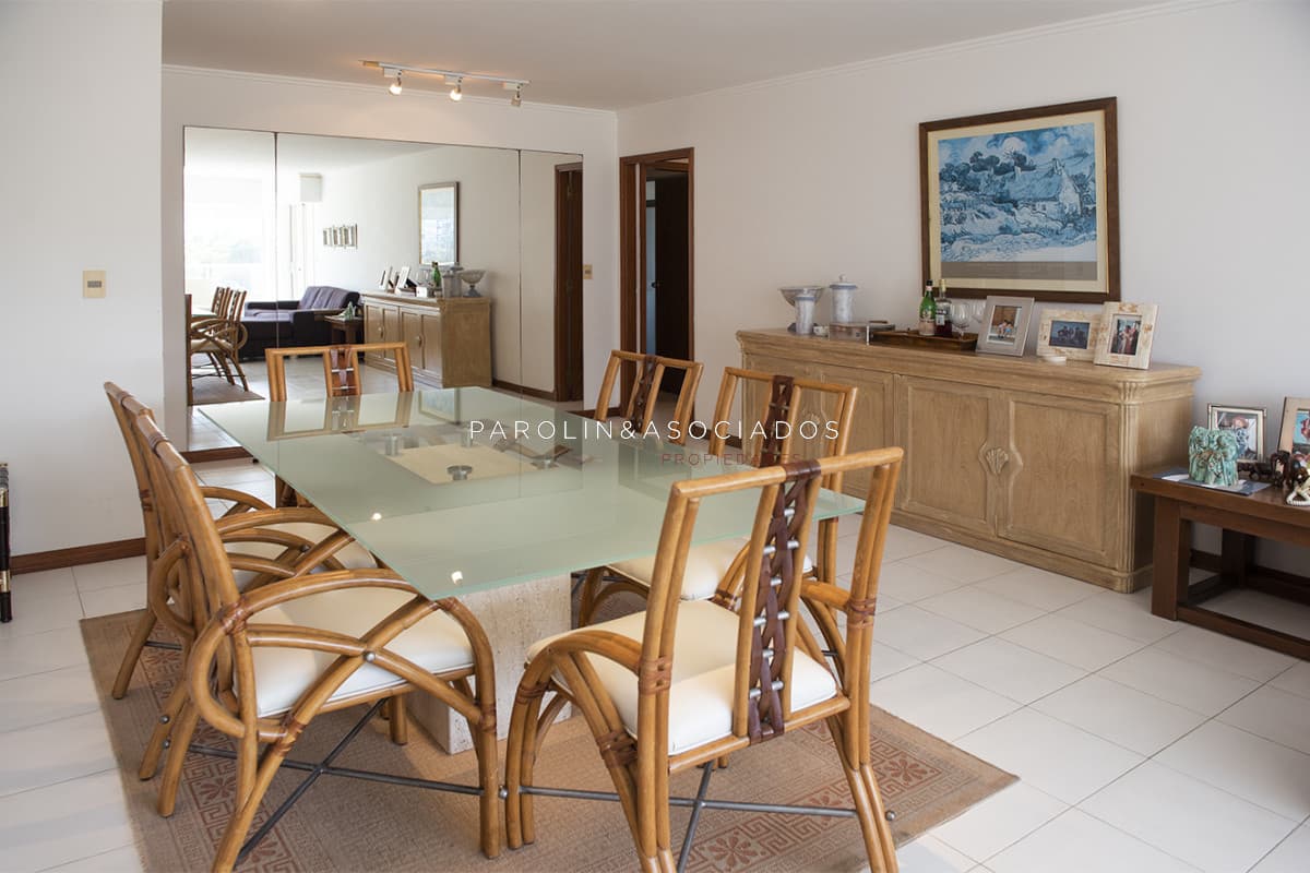 Vende departamento de 3 dormitorios en Ocean Tower, Punta del Este