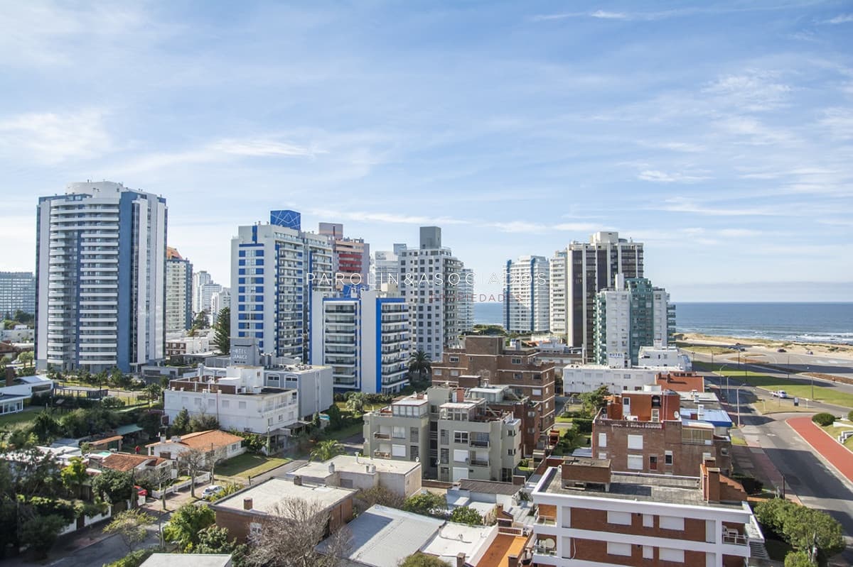 Elegancia y Comodidad a Pasos del Mar, departamento de 2 dormitorios en Torre Onix