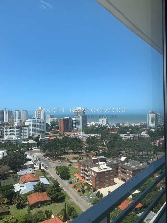 Apartamento en venta de 2 dormitorios en Alexander Boulevard, Punta del Este.