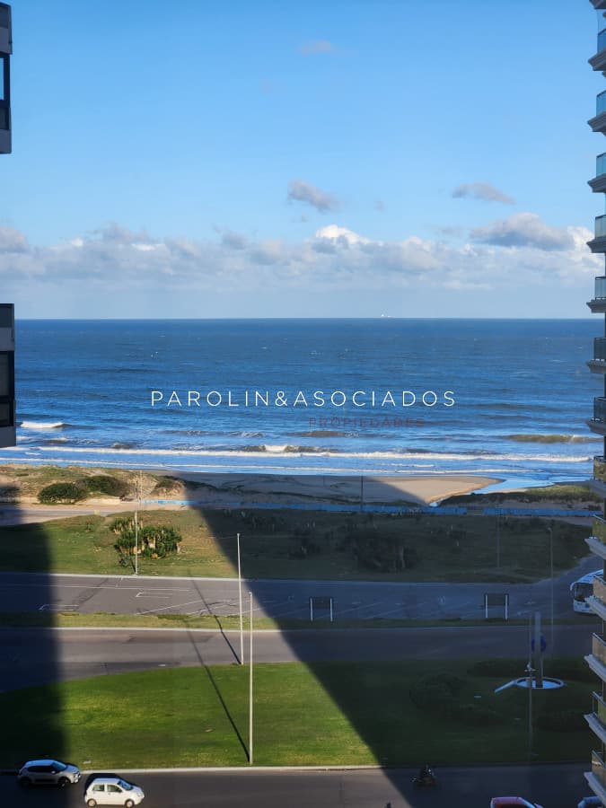 Vende apartamento en Brava, Punta del Este de 2 dormitorios.