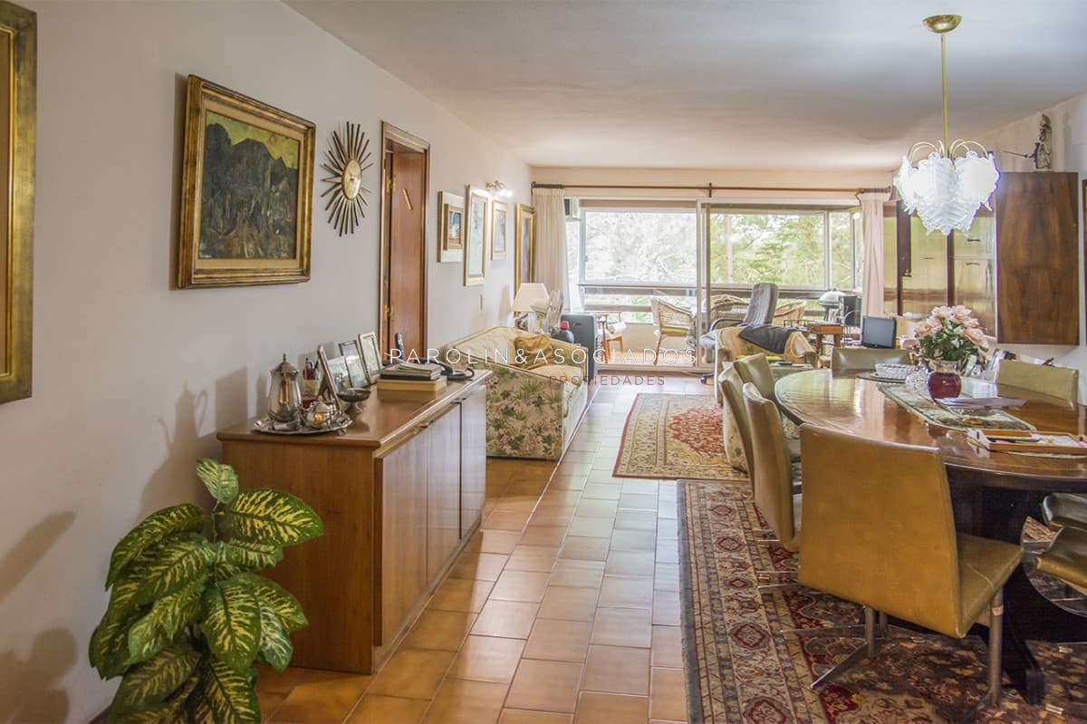 Apartamento en venta de 2 dormitorios en Bora Bora Tower, Punta del Este.
