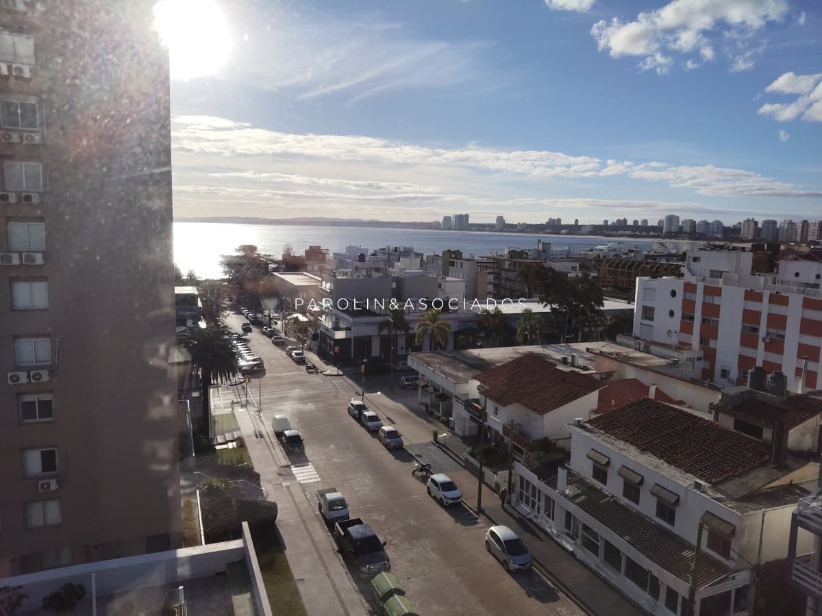 Apartamento en venta de 1 dormitorio en Lux Tower, Punta del Este.