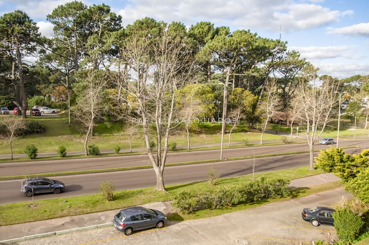 Apartamento en venta de 2 dormitorios en Bora Bora Tower, Punta del Este.
