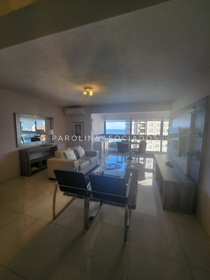 Vende apartamento en Brava, Punta del Este de 2 dormitorios.