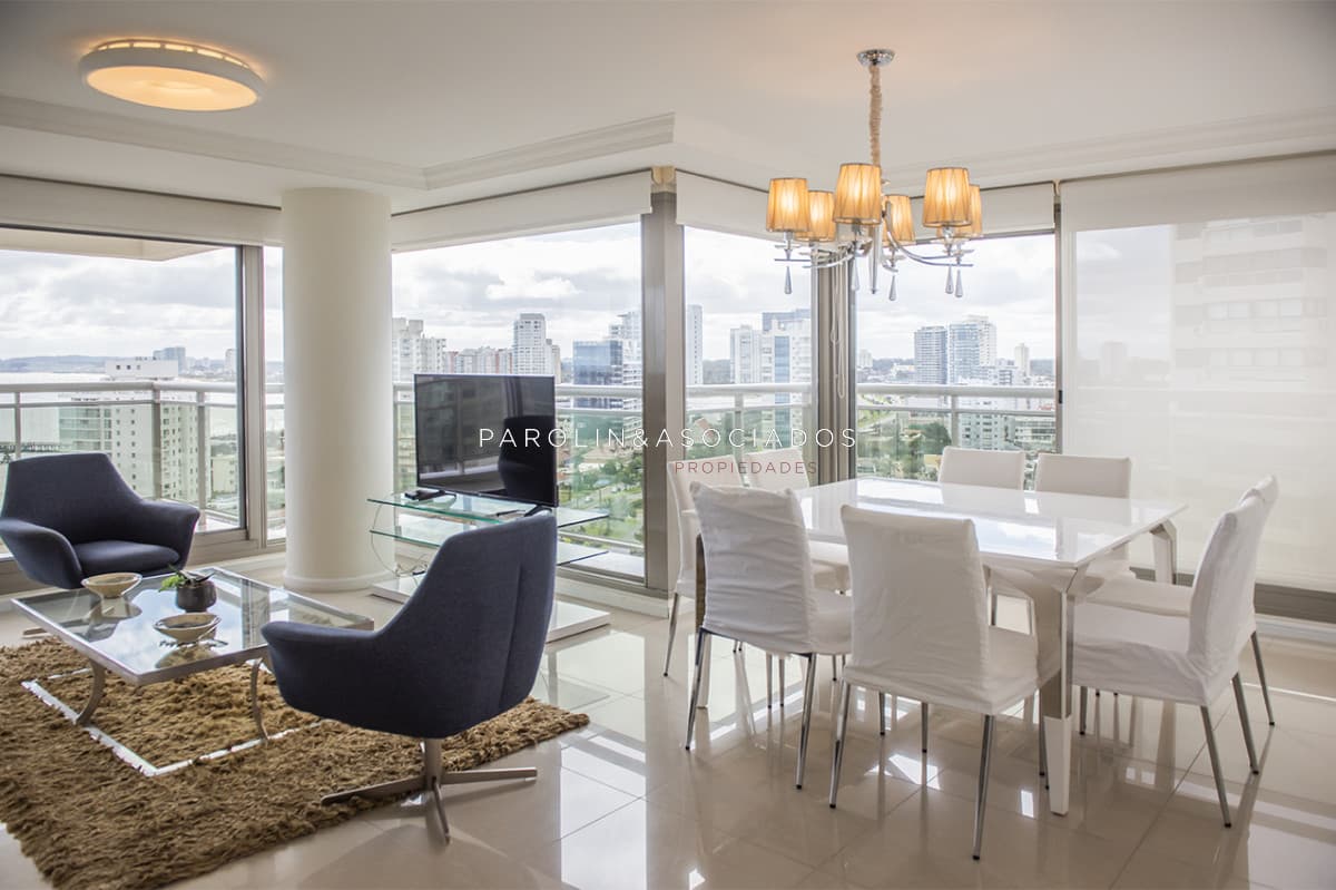Increíble apartamento excelente vista al mar en torre Imperiale III, Punta del Este.