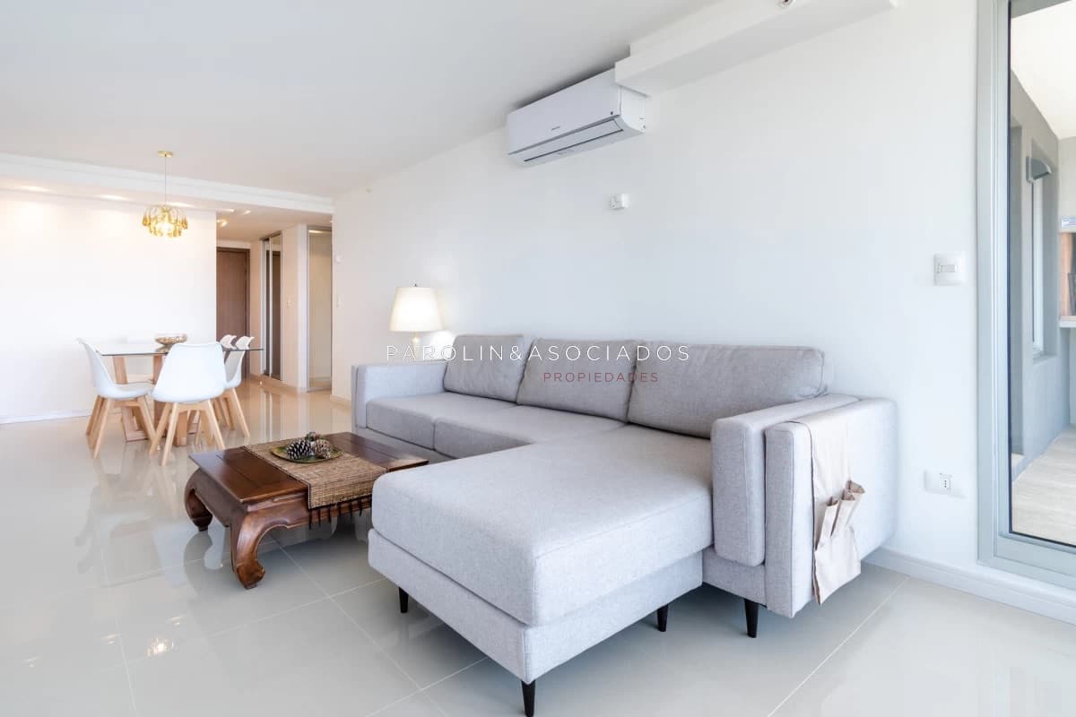 Apartamento en venta de 2 dormitorios en Look Brava Tower, Punta del Este.
