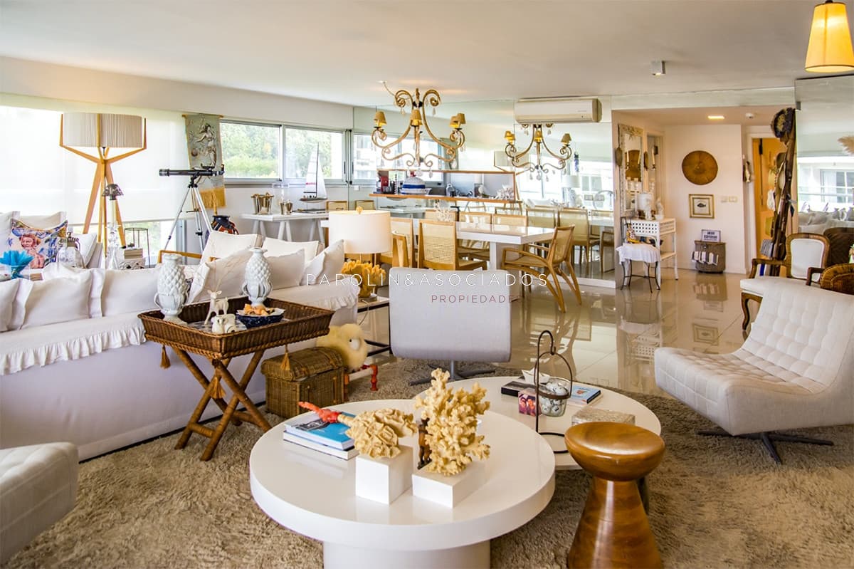 Venta de apartamento con 3 dormitorios en Brava, Punta del Este.