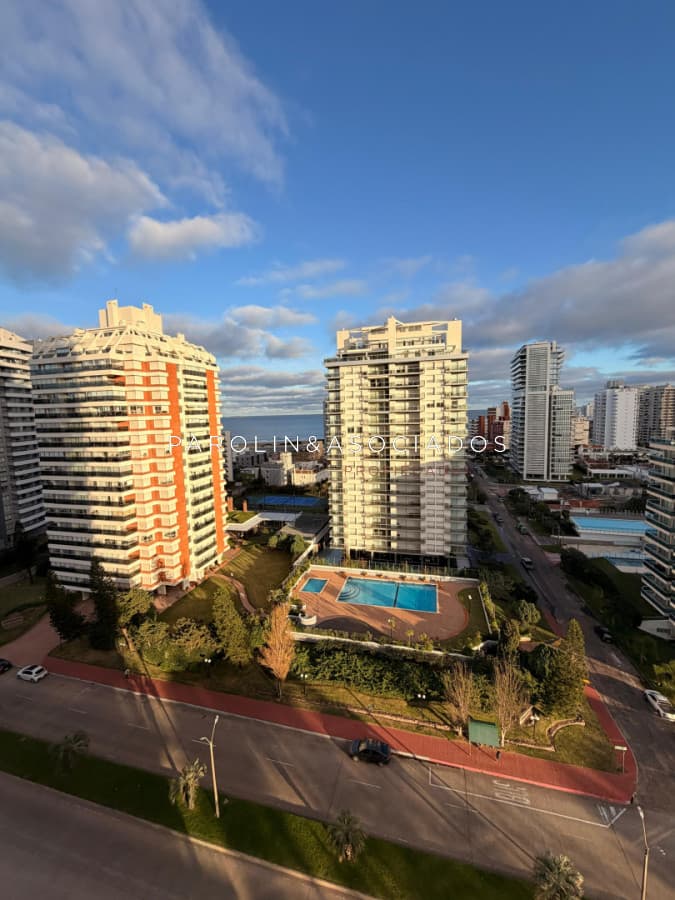 En venta apartamento de 2 dormitorios,  con agradable vista en Mansa, Punta del Este