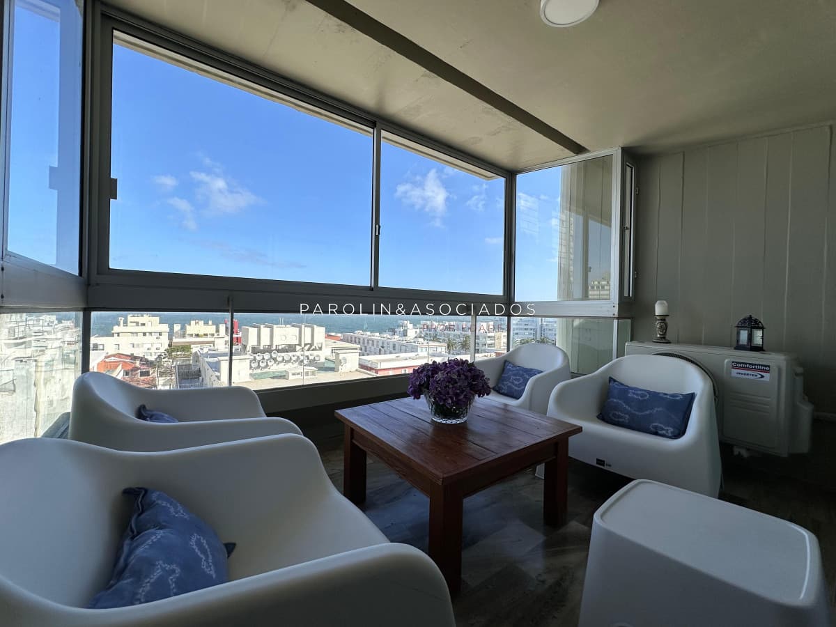 Apartamento de 3 dormitorios en Peninsula, Punta del Este con vista al mar