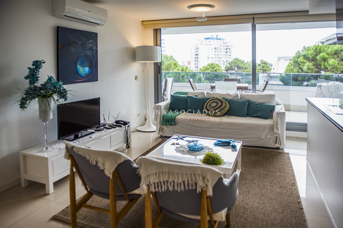 Apartamento en venta de 3 dormitorios en Torre Esmeralda.