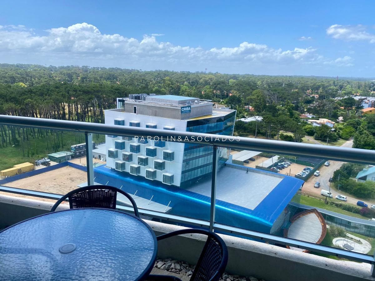 Hermoso apartamento en venta en Look Tower, Punta del Este.