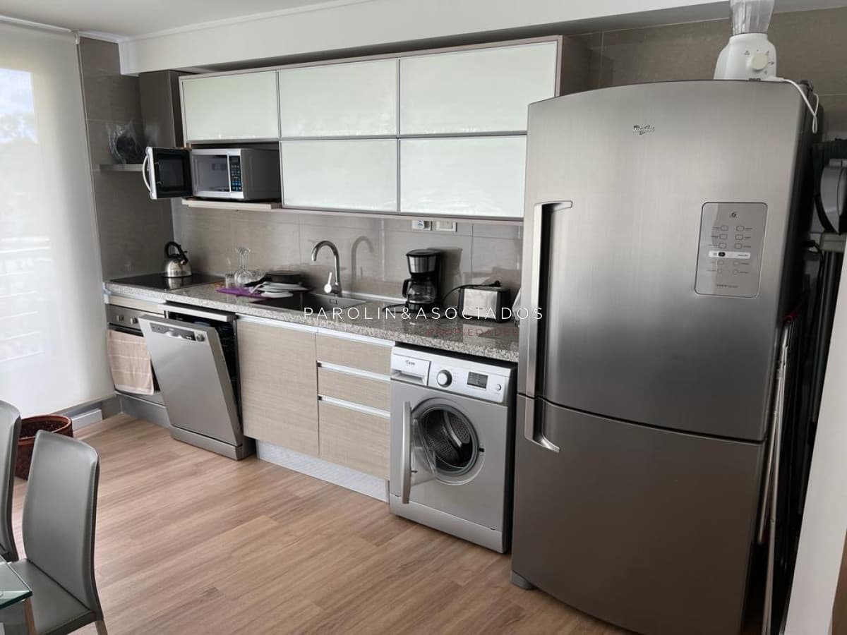 Apartamento en venta de 2 dormitorios en Edificio Alexander Boulevard, Mansa Punta del Este.