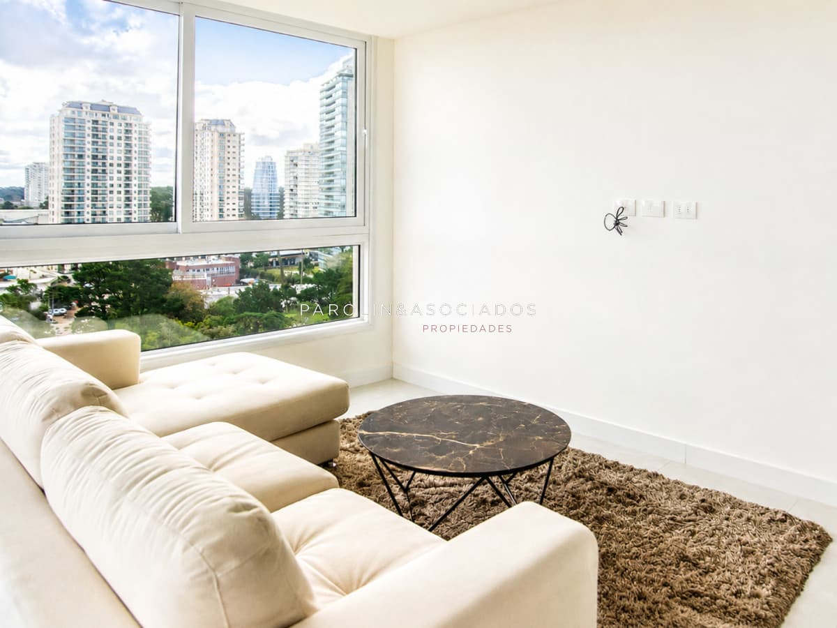 Vende apartamento de 3 dormitorios en Punta del Este