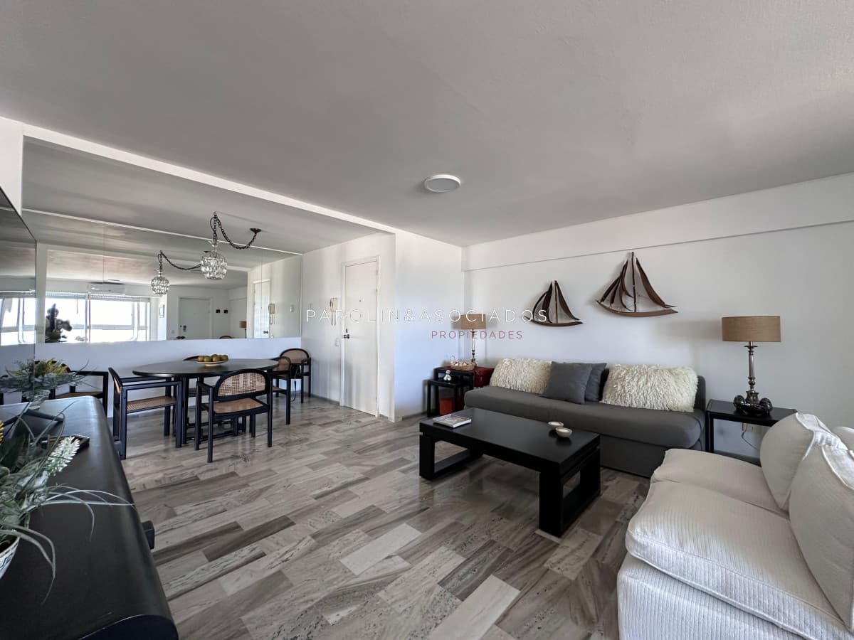 Apartamento de 3 dormitorios en Peninsula, Punta del Este con vista al mar