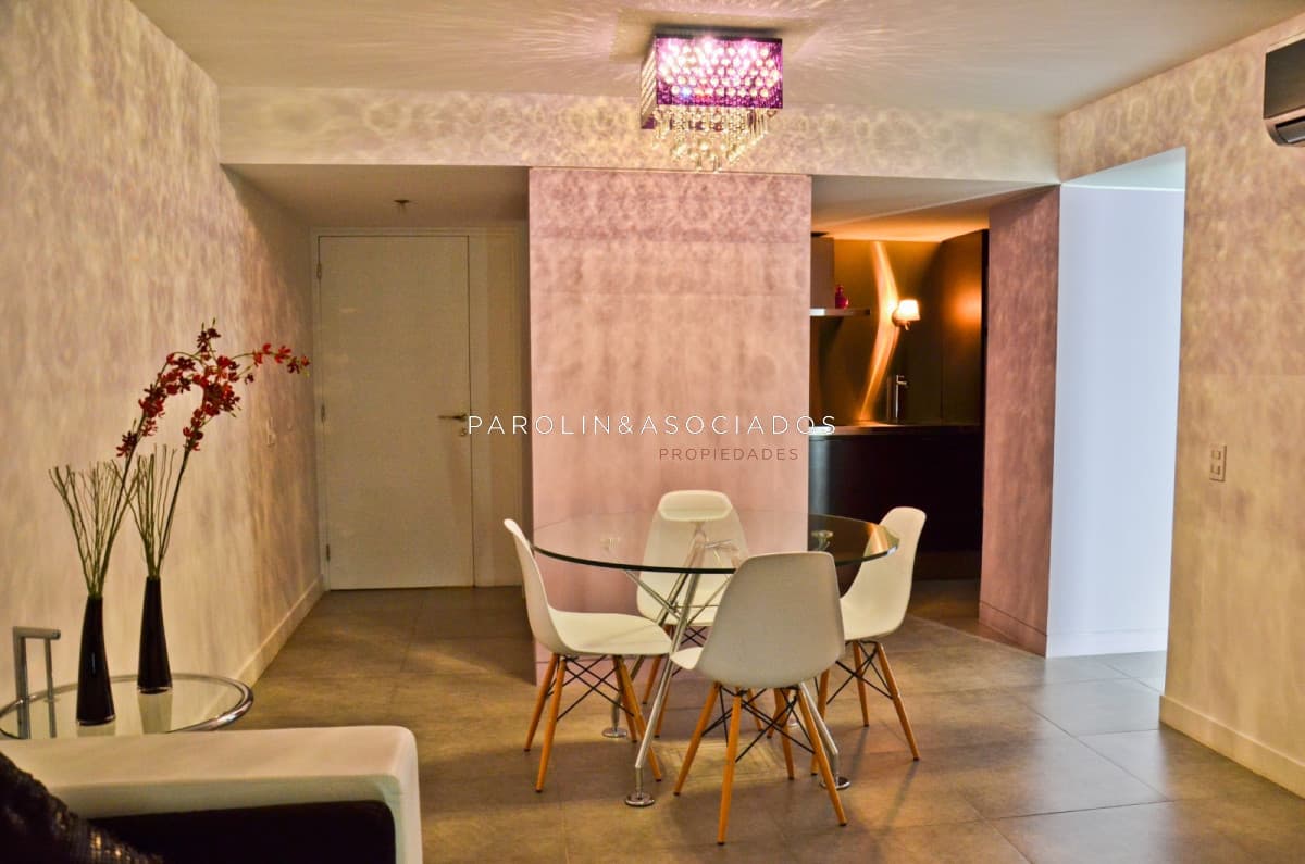 En venta apartamento iluminado de 1 dormitorio y medio en Roosevelt, Punta del Este.