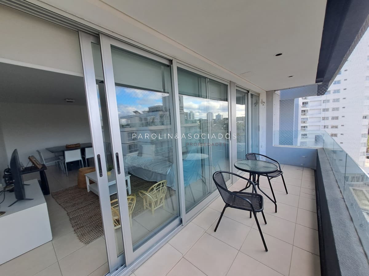 Vende apartamento de 3 dormitorios y excelentes amenities en Mansa Punta del Este